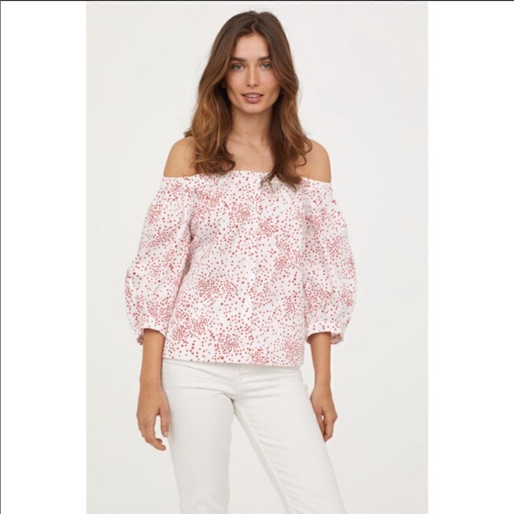 ✨HP✨H&M Off-the-shoulder Blouse✨
